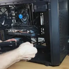 Jak podłączyć drugi dysk SSD do komputera - uniknij problemów z instalacją