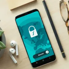 VPN w telefonie - co to jest i jak zwiększa Twoje bezpieczeństwo?